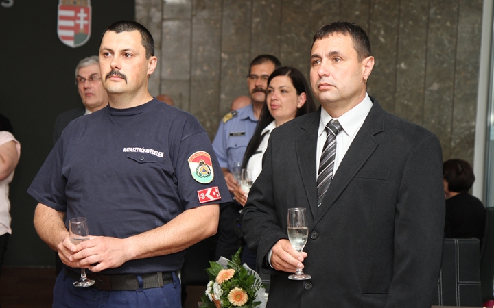 Közbiztonsági dicsérő oklevelek - fotó: Sándor Judit
