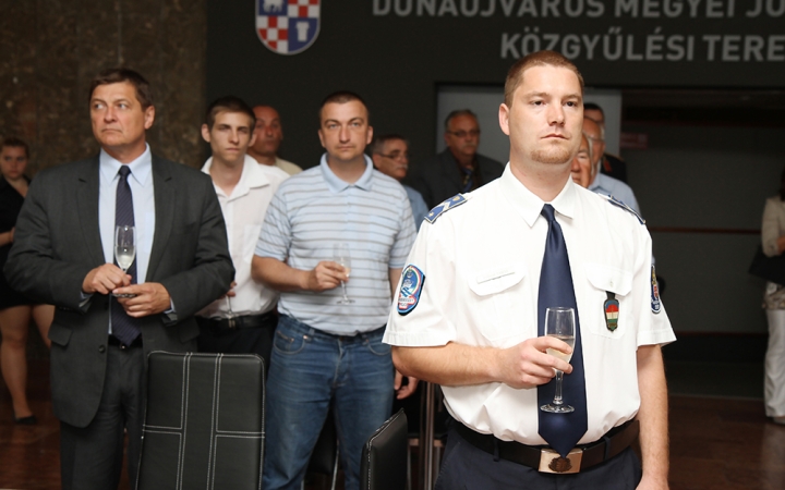 Közbiztonsági dicsérő oklevelek - fotó: Sándor Judit