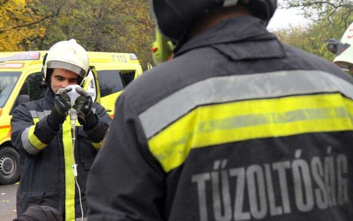Súlyos baleset, tűzoltói beavatkozással - fotó: 