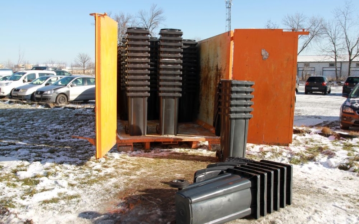 Szelektív kukák átadása az Innoparkban - fotó: 