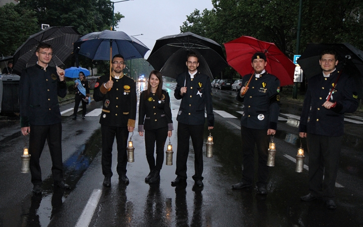 Énekszóval búcsúzók - a Szalamander képekben - fotó: Sándor Judit