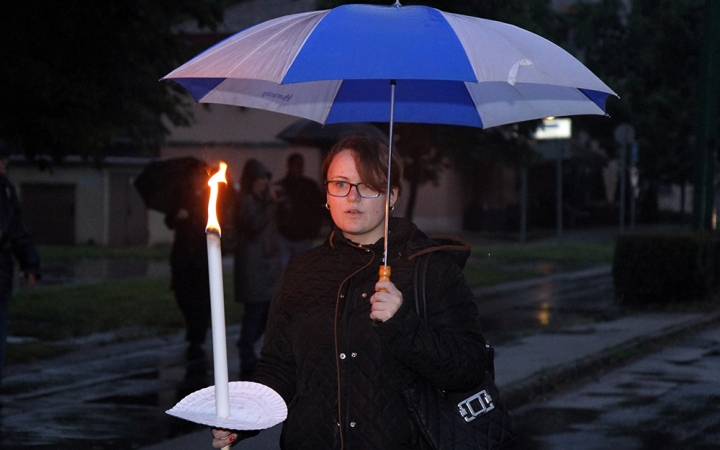 Énekszóval búcsúzók - a Szalamander képekben - fotó: Sándor Judit