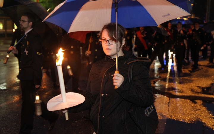 Énekszóval búcsúzók - a Szalamander képekben - fotó: Sándor Judit