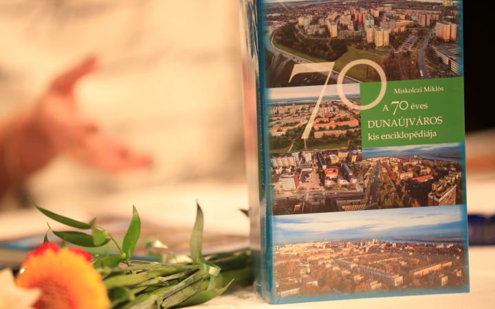 Dunaújváros 70: ünnepi könyvbemutató és díjátadás - fotó: 
