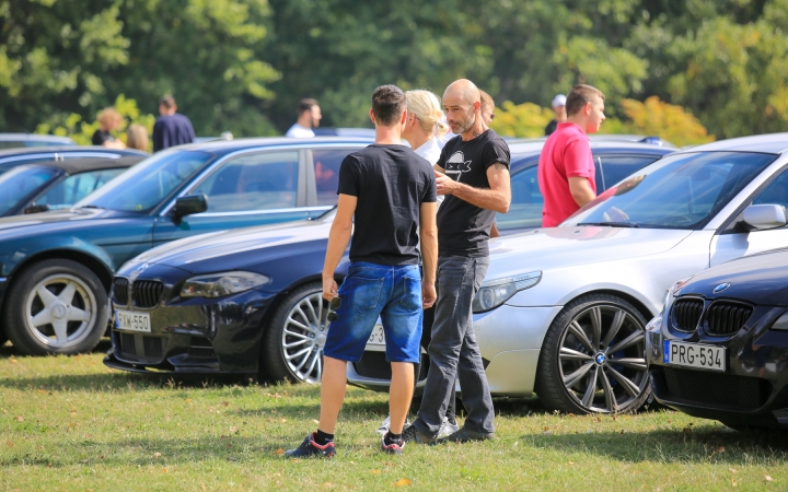 Bimmer Parádé az állatmentőknek - fotó: 