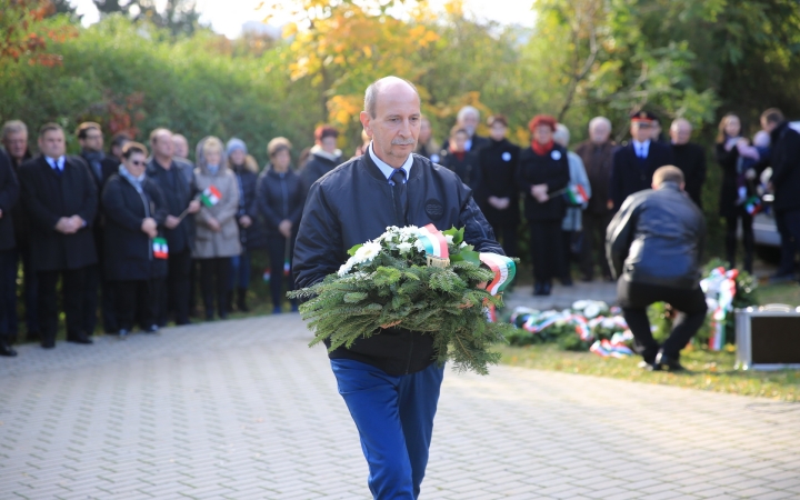 '56 öröksége: ünnepi műsor és koszorúzás a kopjafánál - fotó: 