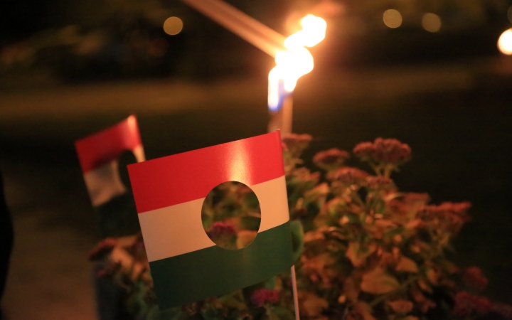 Fáklyás tisztelgés Pentele hőseinek emléke előtt - fotó: 