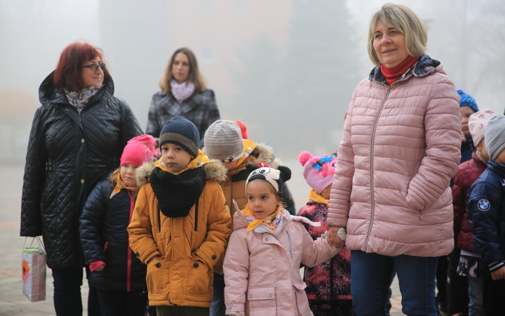 Libás sokadalom Márton napjára a város óvodásainak - fotó: 
