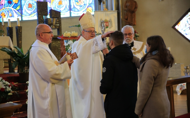 Bérmálás a római katolikus főtemplomban - fotó: 