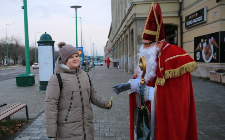 Mikulások városszerte, sok-sok ajándékkal és örömteli pillanattal - fotó: 