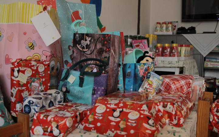 Adományátadó a Családok Átmeneti Otthonában - fotó: 