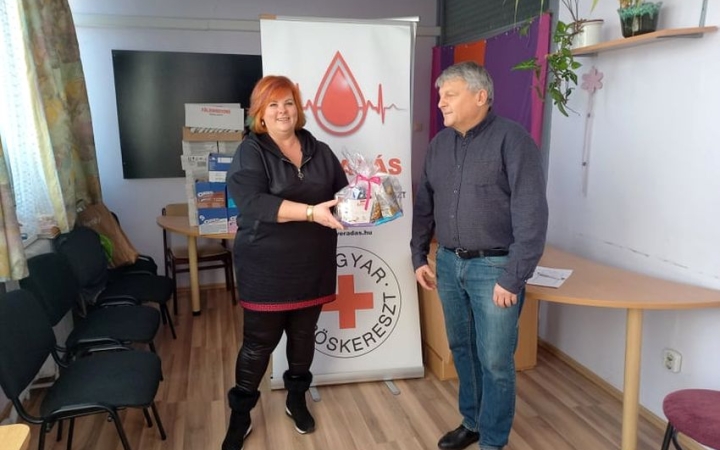 A jubiláló véradók köszöntése - fotó: 
