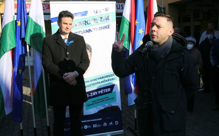 Márki-Zay Péter a dunaújvárosi piacon - fotó: 