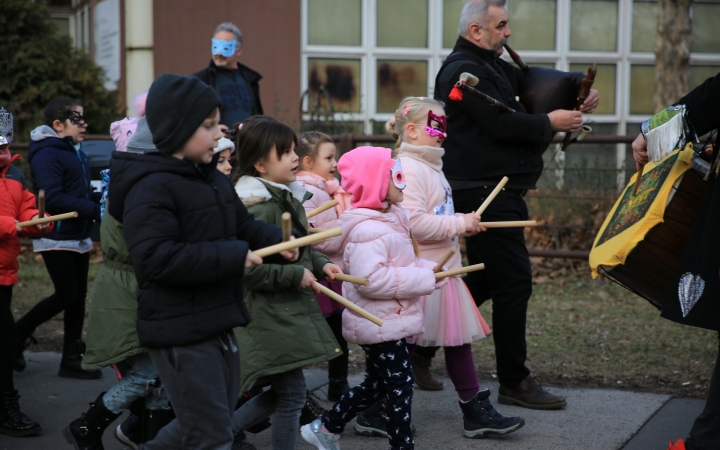 Télűző villámcsődület a Városháza téren - fotó: 