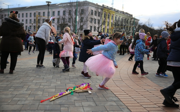 Télűző villámcsődület a Városháza téren - fotó: 