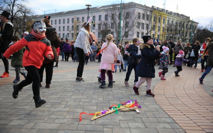 Télűző villámcsődület a Városháza téren - fotó: 