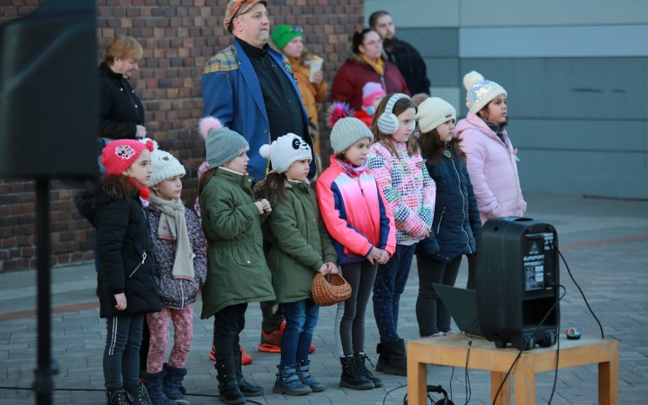 Huszáros villámcsődület a Városháza téren - fotó: 