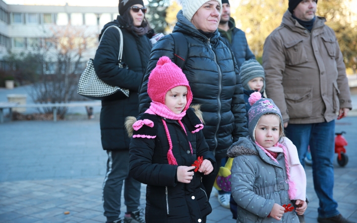 Huszáros villámcsődület a Városháza téren - fotó: 