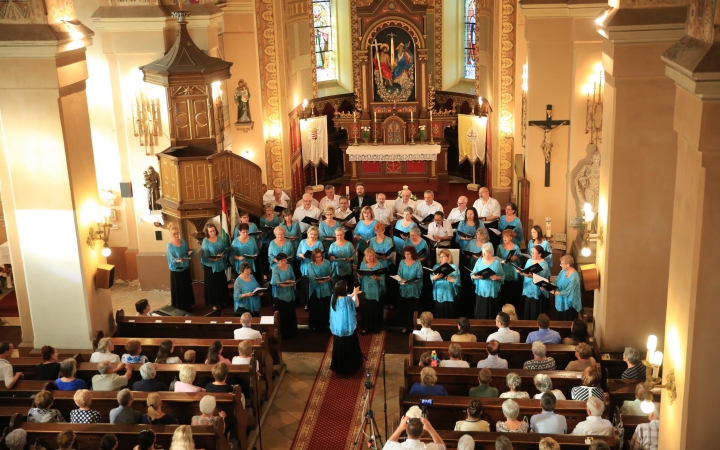 Jótékony koncert a Szentháromság templomban - fotó: 