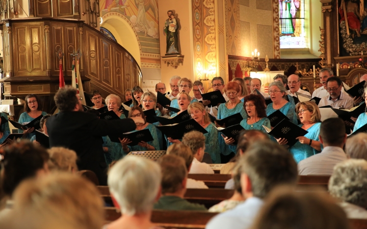 Jótékony koncert a Szentháromság templomban - fotó: 