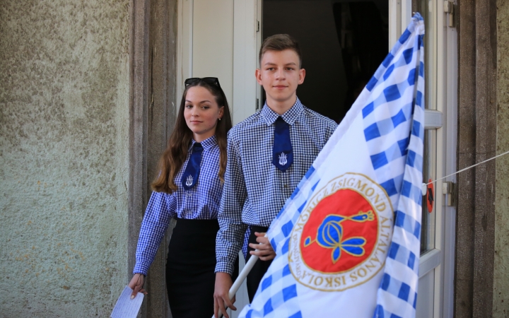 Zászló, dalok, virágözön, szép szavak – ballagás a Móriczban - fotó: 