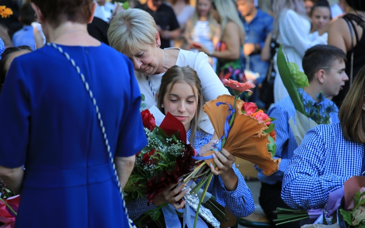 Zászló, dalok, virágözön, szép szavak – ballagás a Móriczban - fotó: 