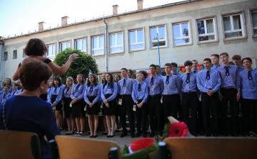 Zászló, dalok, virágözön, szép szavak – ballagás a Móriczban - fotó: 