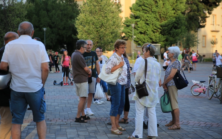 Tiltakozó akció a Városháza téren - fotó: 