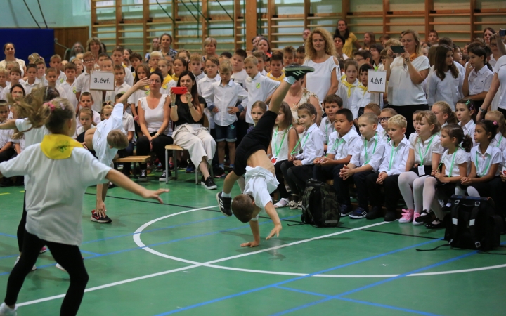 Sportos bemutató a Vasvári tanévnyitóján - fotó: 