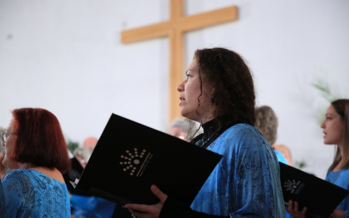 A Dunaújvárosi Vegyeskar az evangélikus templomban - fotó: 