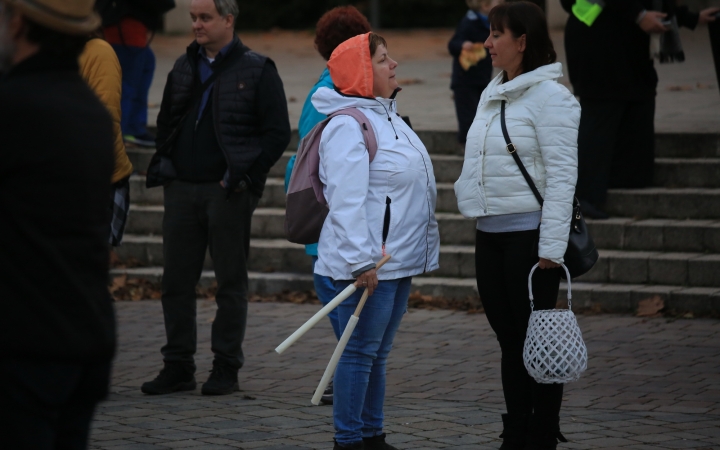 Fáklyás és mécseses felvonulás a pedagógusainkért - fotó: 