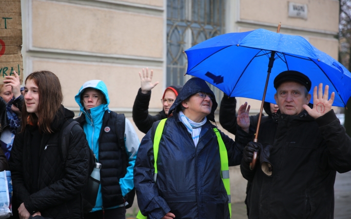 Élőlánc, demonstráció és nyílt fórum az oktatás válsága miatt - fotó: 