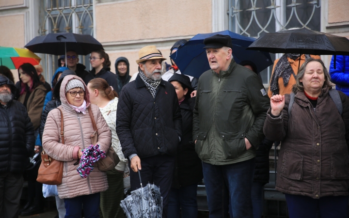 Élőlánc, demonstráció és nyílt fórum az oktatás válsága miatt - fotó: 