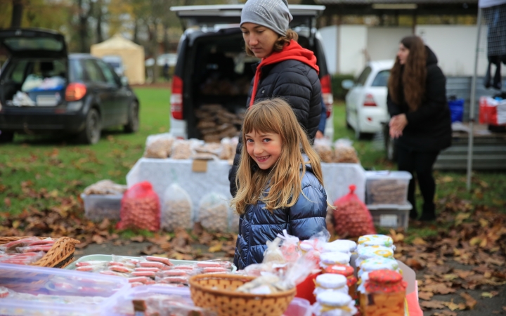 Karácsonyra hangolt és kivit is kínált a kincses forgatag - fotó: 