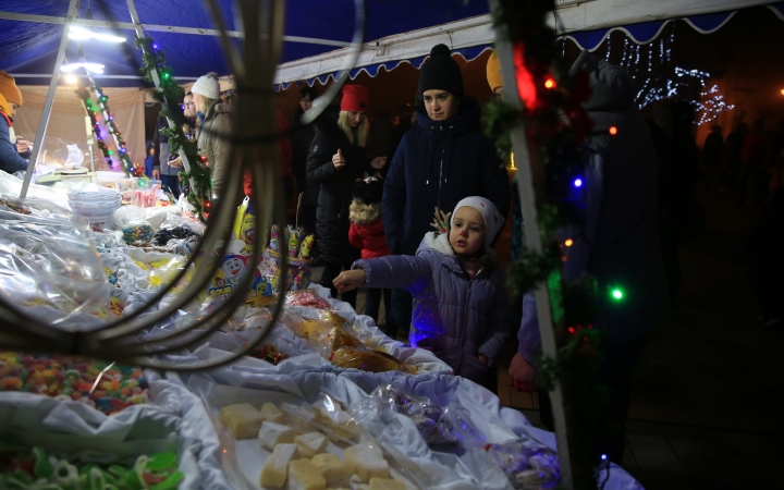 Gyertyagyújtás és forgatag advent első vasárnapján - fotó: 