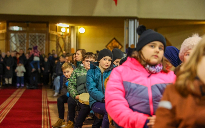 A Móricz iskola kórusai a főtemplomban - fotó: 