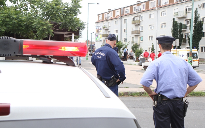 Mentőhelikopter szállt le a Béke térre - fotó: 