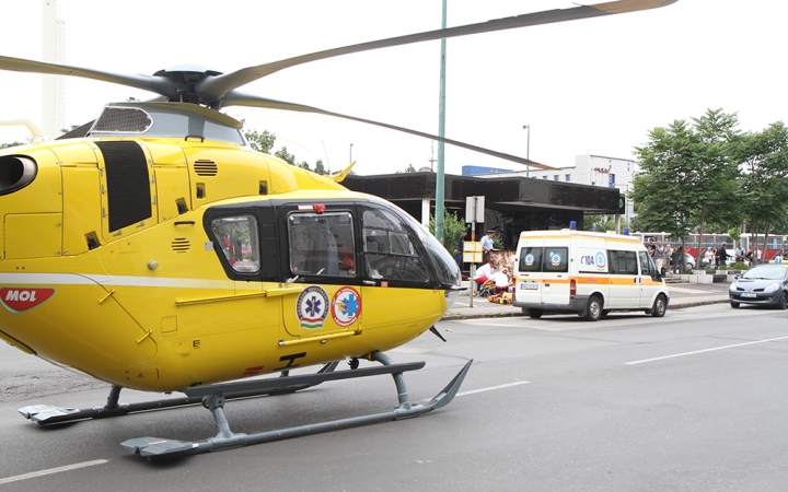 Mentőhelikopter szállt le a Béke térre - fotó: 