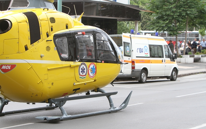 Mentőhelikopter szállt le a Béke térre - fotó: 