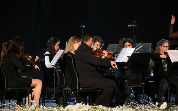 Újévköszöntő koncert a Sándor Frigyes Zeneiskolától - fotó: 