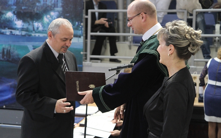 Ünnepélyes diplomaátadó a főiskolán - fotó: Sándor Judit