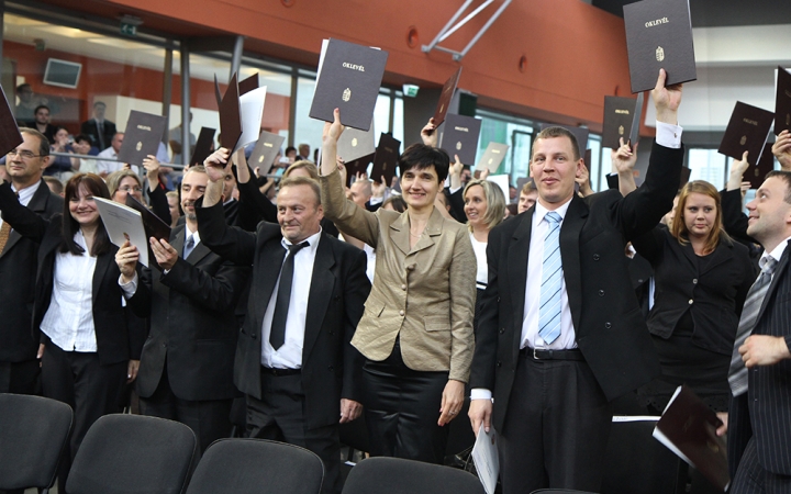 Ünnepélyes diplomaátadó a főiskolán - fotó: Sándor Judit