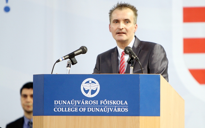 Ünnepélyes diplomaátadó a főiskolán - fotó: Sándor Judit