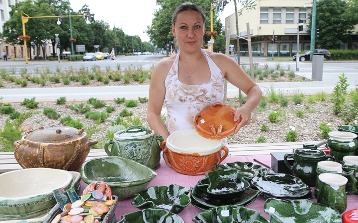 Megyenapi kirakodós a Városháza téren - fotó: Sándor Judit