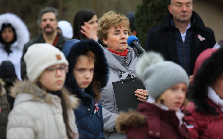 Megemlékezés és koszorúzás a forradalmi emlékműnél - fotó: 