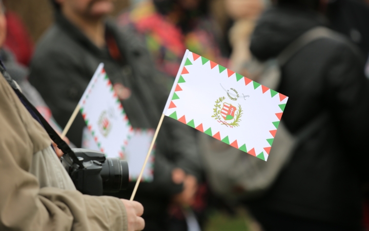 Megemlékezés és koszorúzás a forradalmi emlékműnél - fotó: 