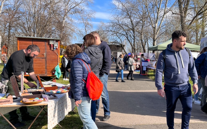 Csalogató forgatag a Szalki-szigeten - fotó: 