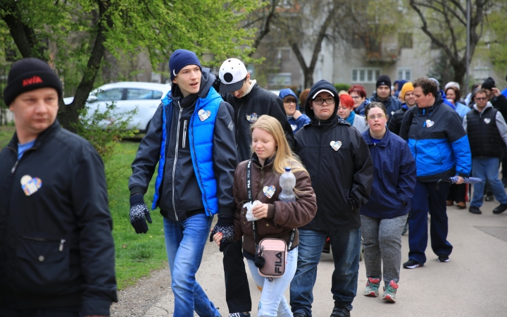 Kékben ragyogó séta a "jószoli" csapatával - fotó: 
