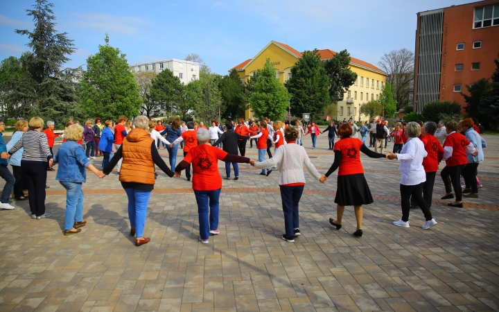 Tánc a téren, tánc a színpadon a világnapon! - fotó: 