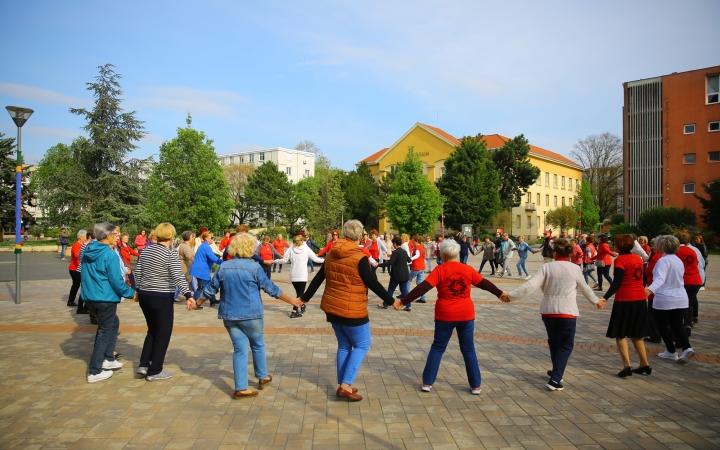 Tánc a téren, tánc a színpadon a világnapon! - fotó: 